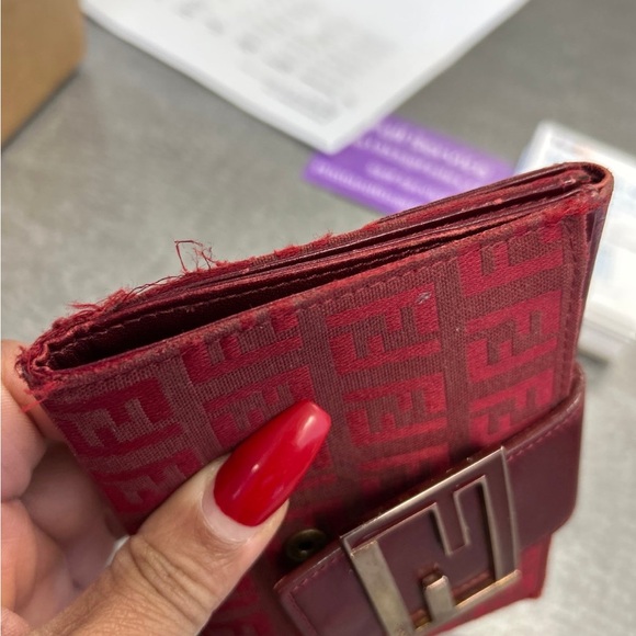 Fendi Red Wallet with Gold Logo authentic - Picture 6 of 6